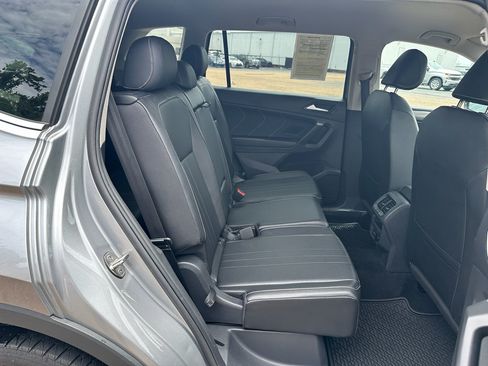 Used 2023 Volkswagen Tiguan SE FWD image 24
