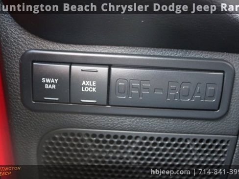 Used 2017 Jeep Wrangler Unlimited Rubicon w/ Connectivity Group image 19