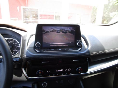 Used 2023 Nissan Rogue SV FWD image 17