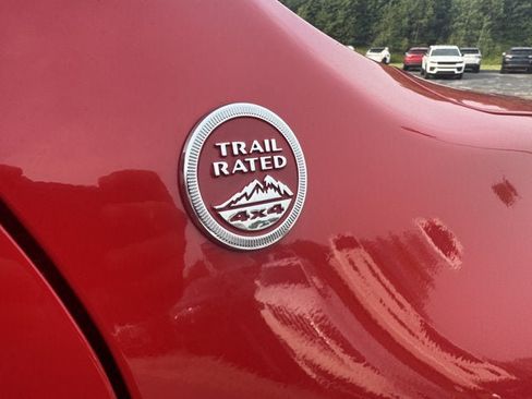 Used 2016 Jeep Renegade Trailhawk w/ Premium Trailhawk Package AWD/4WD image 10