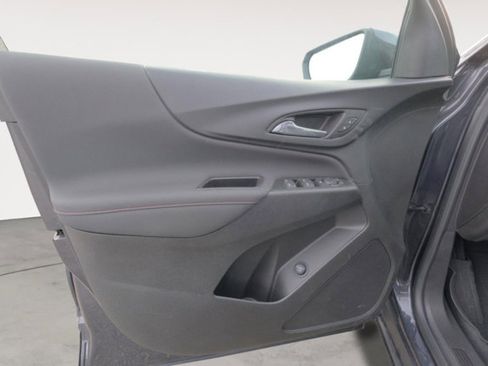 Used 2022 Chevrolet Equinox RS w/ Infotainment Package image 10