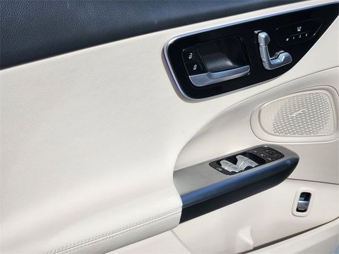 Certified 2025 Mercedes-Benz C 300 4MATIC Sedan image 10