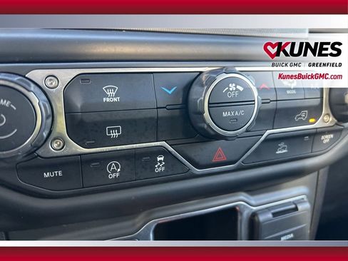 Used 2022 Jeep Wrangler Unlimited Sport image 32