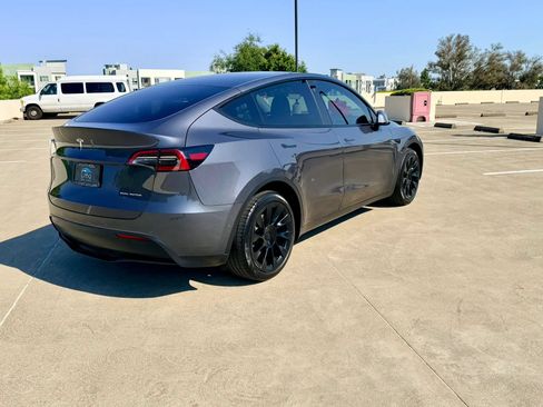 Used 2023 Tesla Model Y AWD image 6