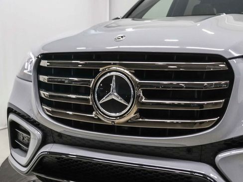 Used 2024 Mercedes-Benz GLS 580 4MATIC image 8