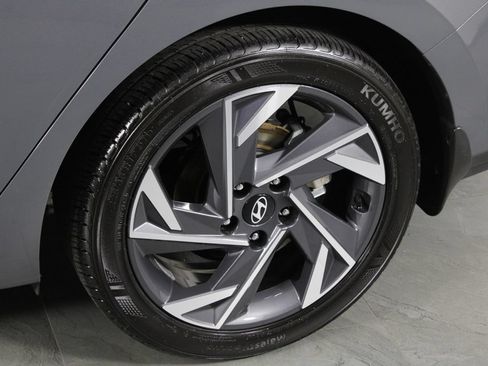 Certified 2025 Hyundai Elantra Sport FWD image 13