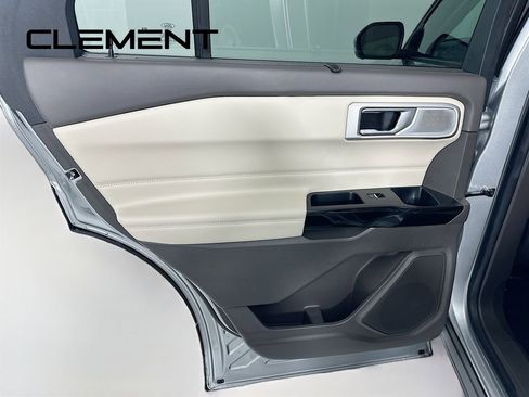 Certified 2021 Ford Explorer Platinum w/ Equipment Group 601A image 32