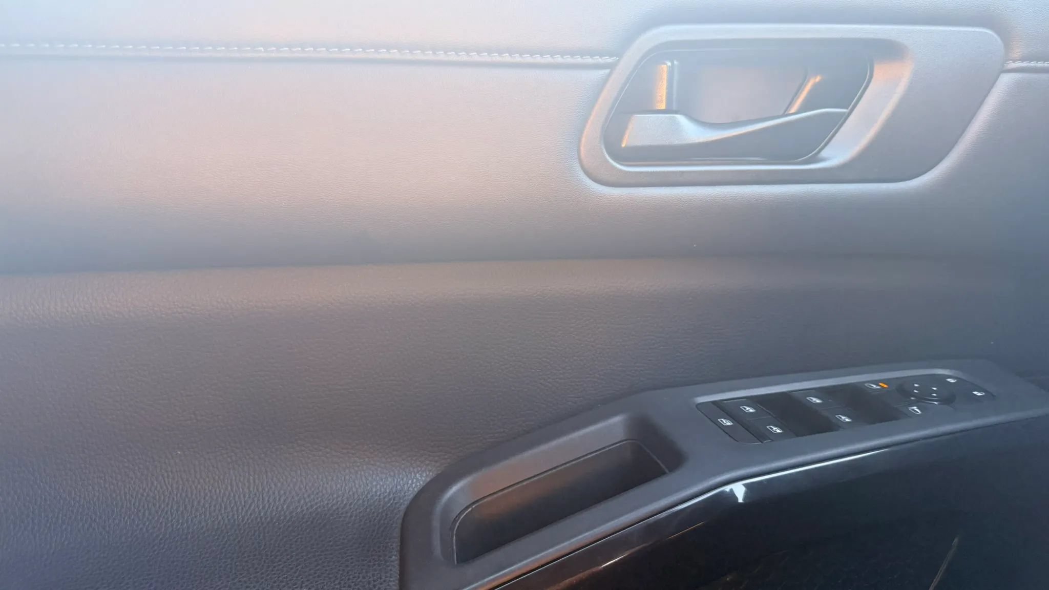 Used 2025 Nissan Pathfinder SV AWD/4WD image 26