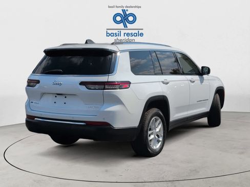 Used 2022 Jeep Grand Cherokee L Laredo w/ Luxury Tech Group I AWD/4WD image 7