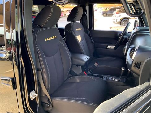 Used 2015 Jeep Wrangler Unlimited Sahara image 9