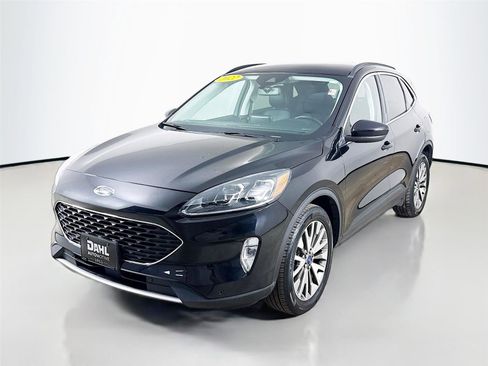 Used 2022 Ford Escape Titanium image 3