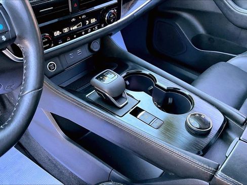 Used 2023 Nissan Rogue SL w/ SL Premium Package image 16