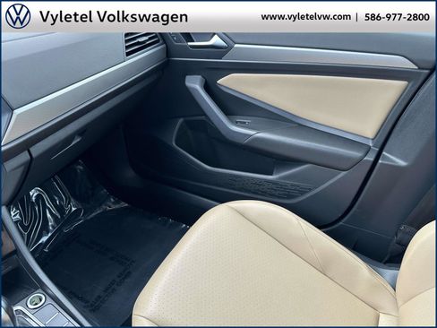 Used 2020 Volkswagen Jetta SE w/ SE Cold Weather Package image 30