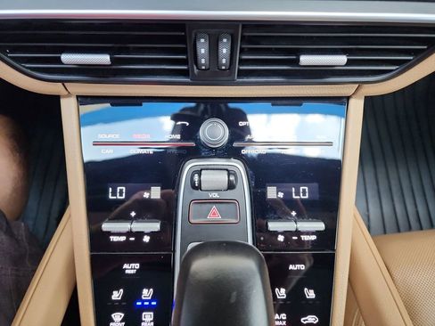 Used 2020 Porsche Cayenne AWD/4WD image 28