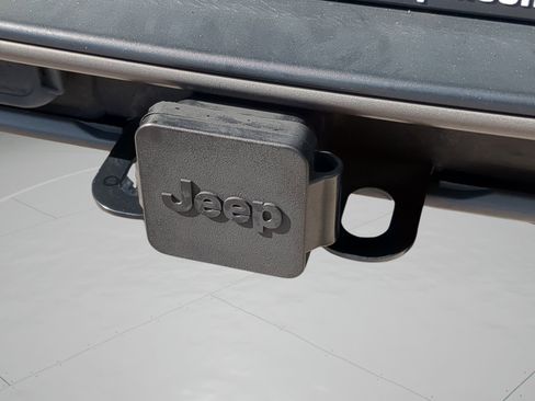 Used 2016 Jeep Cherokee Trailhawk w/ Comfort/Convenience Group image 41