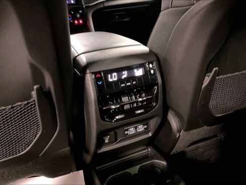 Used 2025 Jeep Grand Cherokee L Altitude RWD image 31