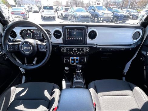 Used 2023 Jeep Wrangler Unlimited AWD/4WD image 21