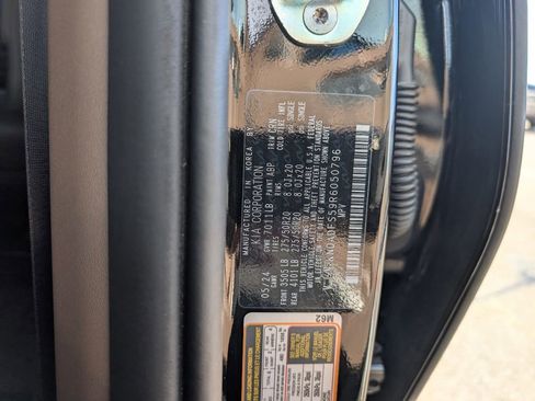 Certified 2024 Kia EV9 Land image 33