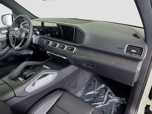 Used 2026 Mercedes-Benz GLS 450 4MATIC image 32