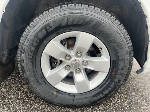 Used 2018 RAM 1500 Express image 31