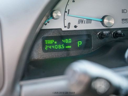 Used 2002 Ford Thunderbird Deluxe RWD image 60