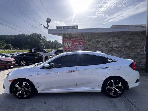 Used 2016 Honda Civic Touring image 3