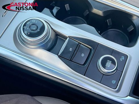 Used 2022 Ford Explorer XLT w/ Equipment Group 202A image 22