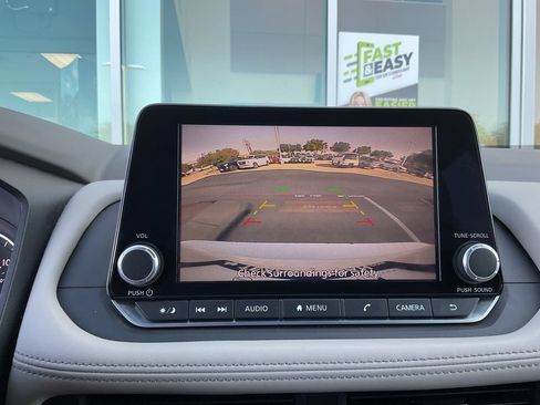 Used 2025 Nissan Rogue SV FWD image 25