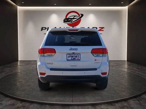 Used 2017 Jeep Grand Cherokee Laredo AWD/4WD image 4