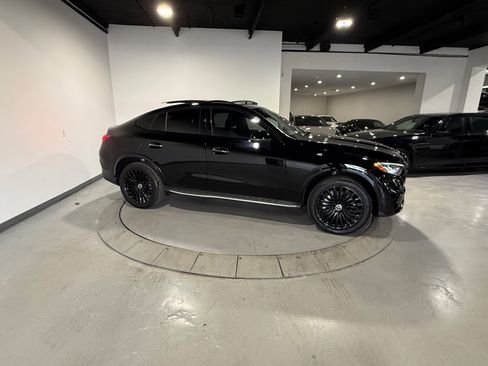 Used 2024 Mercedes-Benz GLC 300 4MATIC w/ AMG Line image 11