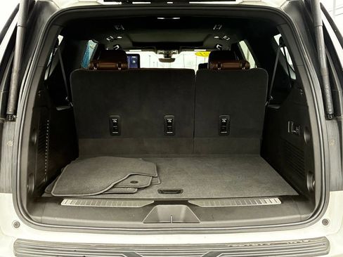 Used 2021 Chevrolet Suburban High Country image 32