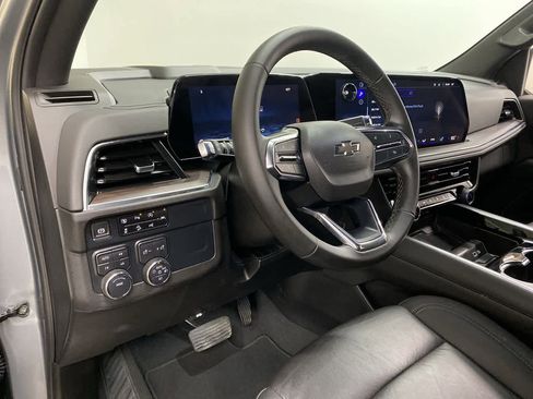 Used 2025 Chevrolet Tahoe Z71 image 2