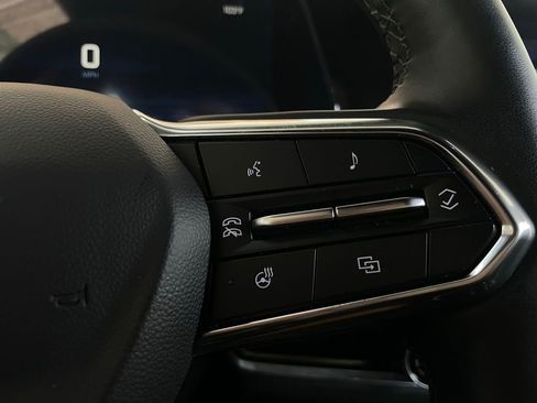 Used 2025 Chevrolet Equinox LT image 33