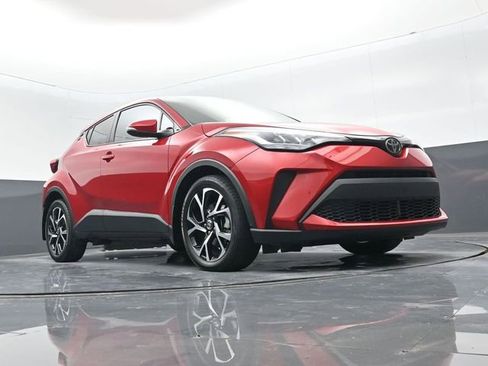 Used 2022 Toyota C-HR XLE image 17