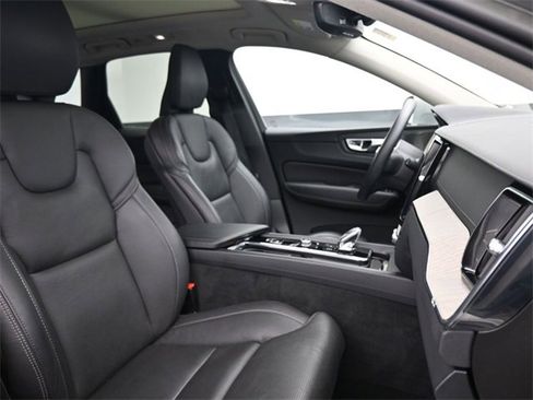 Used 2022 Volvo XC60 B5 Inscription w/ Advanced Package image 36