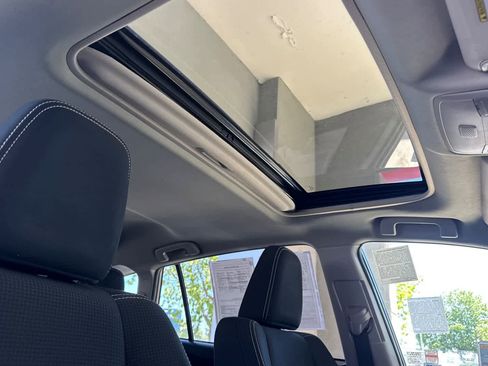 Used 2018 Toyota RAV4 XLE AWD/4WD image 16