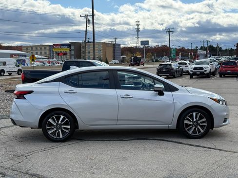 Used 2021 Nissan Versa SV image 4