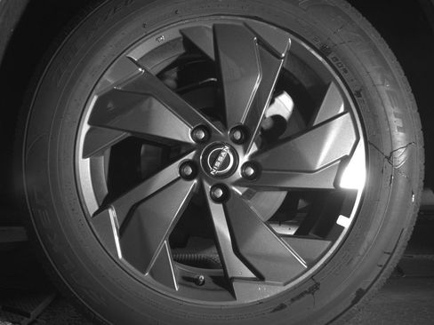 Used 2025 Nissan Rogue SV FWD image 14