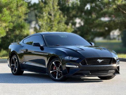 Used 2018 Ford Mustang GT Premium w/ Safe & Smart Package RWD image 13
