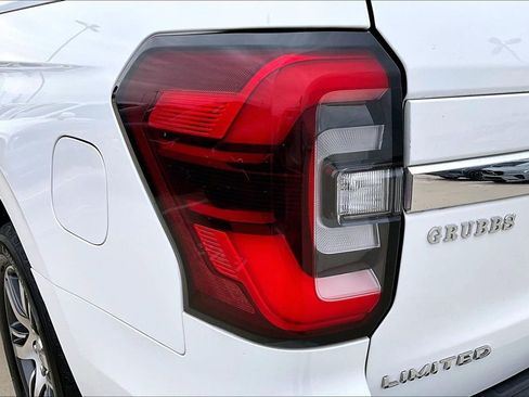 Used 2022 Ford Expedition Limited image 39