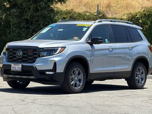 Certified 2025 Honda Passport TrailSport image 9