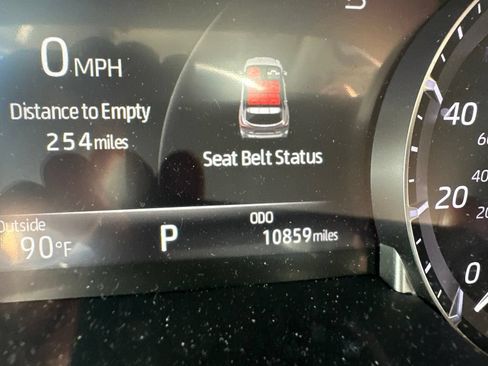 Used 2022 Toyota Highlander XLE FWD image 16