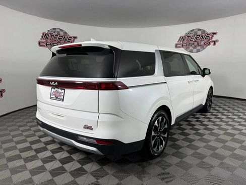 Used 2024 Kia Carnival EX FWD image 7