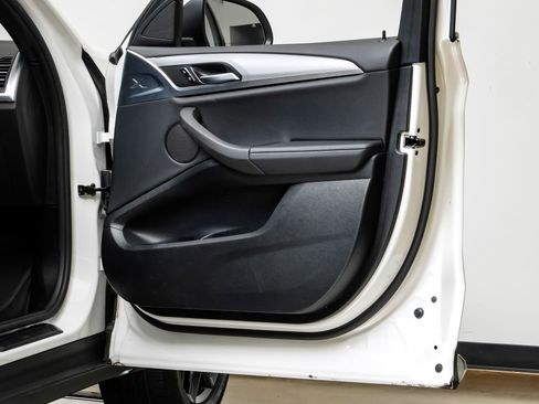 Used 2025 BMW X4 xDrive30i image 46