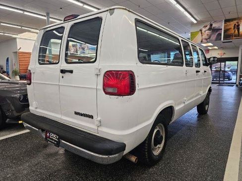 Used 2001 Dodge B2500 Passenger RWD image 5