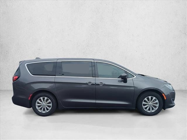 Used 2018 Chrysler Pacifica Touring Plus FWD image 4