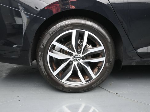 Used 2026 Volkswagen Jetta SE FWD image 9