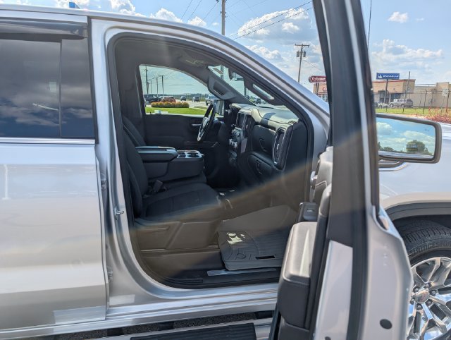 Used 2020 GMC Sierra 1500 SLE w/ SLE Convenience Package AWD/4WD image 3