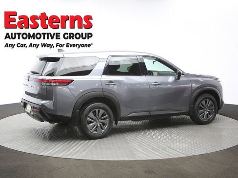 Used 2024 Nissan Pathfinder S image 42