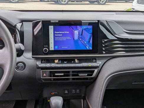 Used 2025 Toyota Camry LE w/ Convenience Package FWD image 19